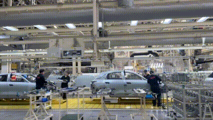 四川领克汽车制造有限公司智能生产线。人民网记者 申佳平摄 四川领克汽车制造有限公司智能生产线。人民网记者 申佳平摄