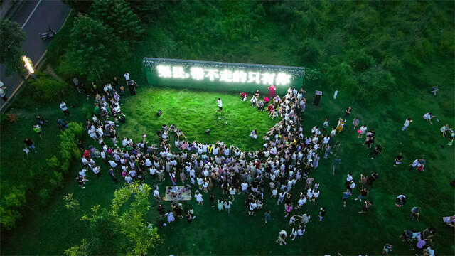渠县户外草坪音乐会在渠县文峰山举办（吴川川 摄）.jpg