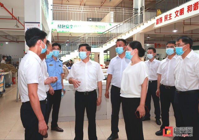 在高新区卧龙湖农贸市场.jpg