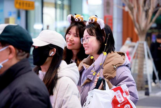玉林东路吸引无数年轻人打卡（武侯区委宣传部供图）_副本.jpg