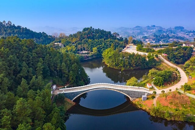 自贡自流井:尖山风景区重装开园迎游客