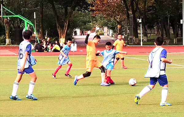 自贡市自流井区校园足球联赛落幕_fororder_比赛现场