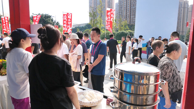 参观展销区2.jpg