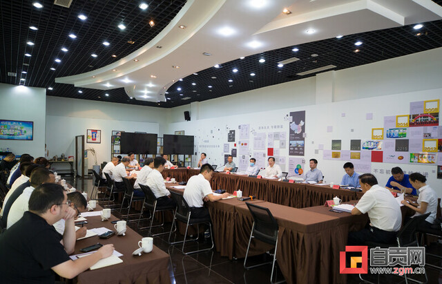范波在四川久大制盐有限责任公司会议室主持召开现场办公会