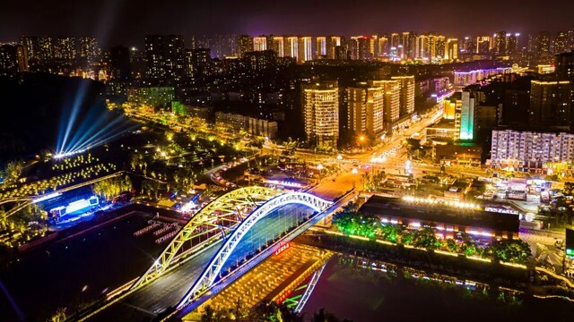 灯光璀璨夜色网红桥（摄影 廖志全）.jpg