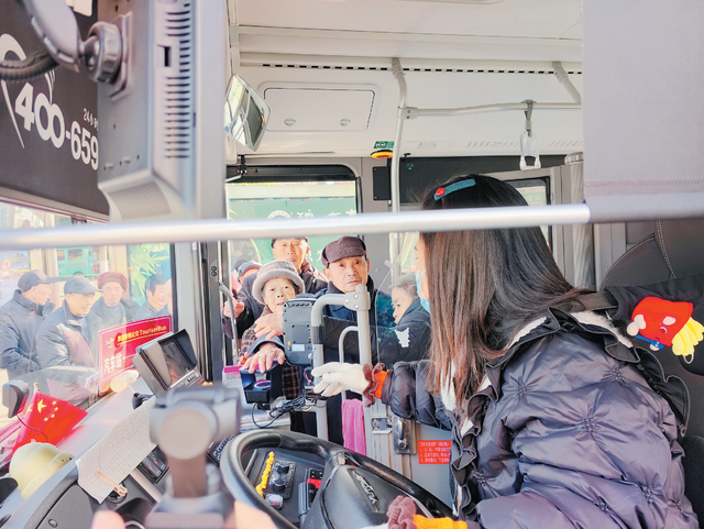 坐公交车忘带卡？伸手一“刷”就行(图1)