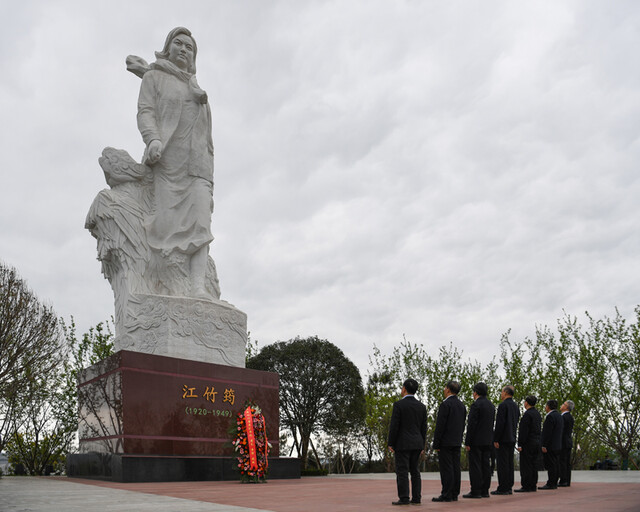 黄强在宜宾自贡调研时强调 
汲取红色力量 奋力攻坚克难 
以钉钉子精神推动中央和省委决策部署落地见效「相关图片」