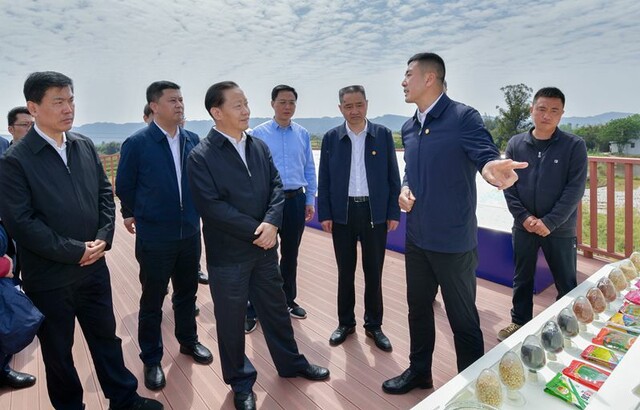 彭清华在自贡泸州调研时强调 
坚定信心 迎难而上 担当作为 
在抓好常态化疫情防控的同时全力以赴稳定经济增长「相关图片」