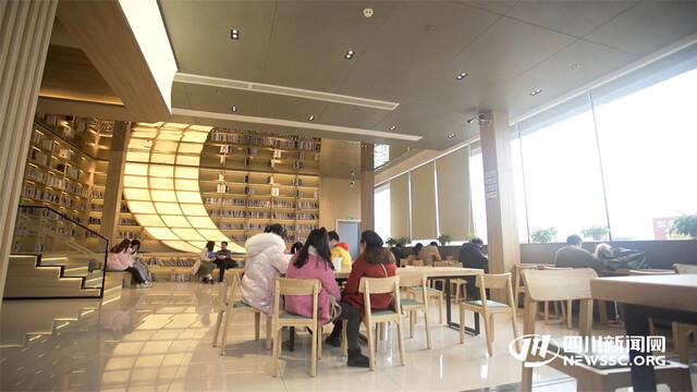 泸州“这有光”城市书房1.jpg