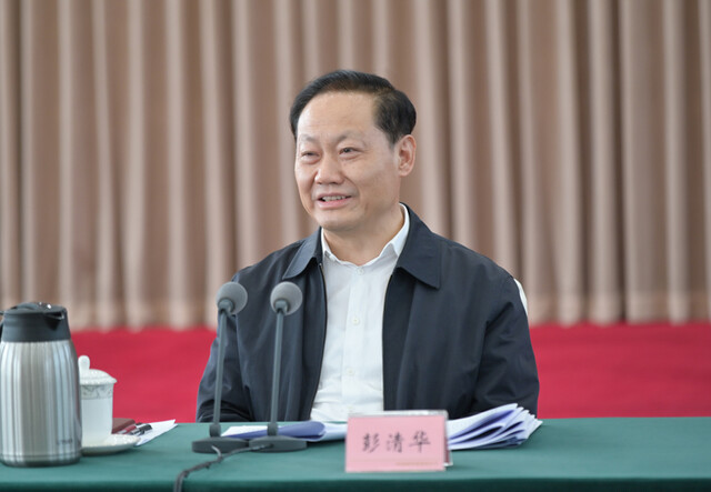 彭清华主持召开专题协商座谈会强调 
凝心聚力构建四川高质量发展的现代化体系 
黄强田向利出席「相关图片」