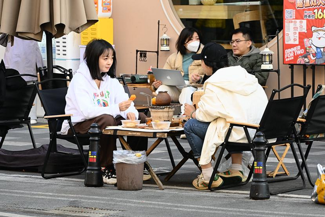 玉林东路吸引年轻人打卡休闲（武侯区委宣传部供图）_副本.jpg