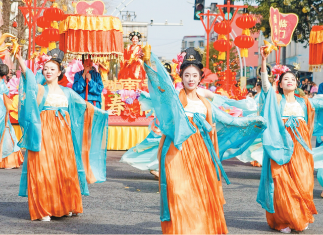 3米高的“年画机甲”动起来 百年前的迎春场景“活”起来(图1)