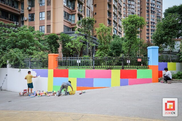 工作中的团队成员 记者 周馨钰 摄.JPG