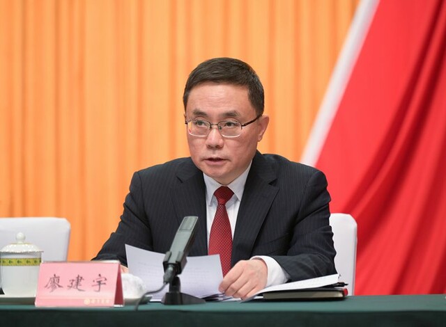 彭清华在省纪委十一届六次全会上强调 
坚持党要管党全面从严治党 坚持严的主基调不动摇 
坚决打好党风廉政建设和反腐败斗争攻坚战持久战 
黄强田向利出席「相关图片」