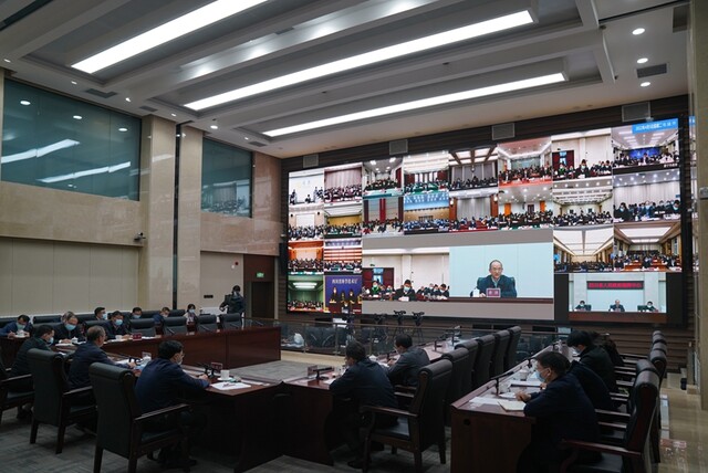 黄强在省应对新冠肺炎疫情应急指挥部疫情防控工作视频调度会议上强调 
坚定信心从严从紧以快制快 
千方百计确保在一周内实现社会面清零「相关图片」