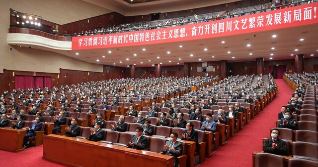 彭清华在省文联第八次代表大会、省作协第九次代表大会开幕式上强调 
加快建设文化川军铸就文艺高峰 
推动全省文艺事业在新时代展现新气象新作为 
黄强出席 中国文联中国作协致贺信「相关图片」