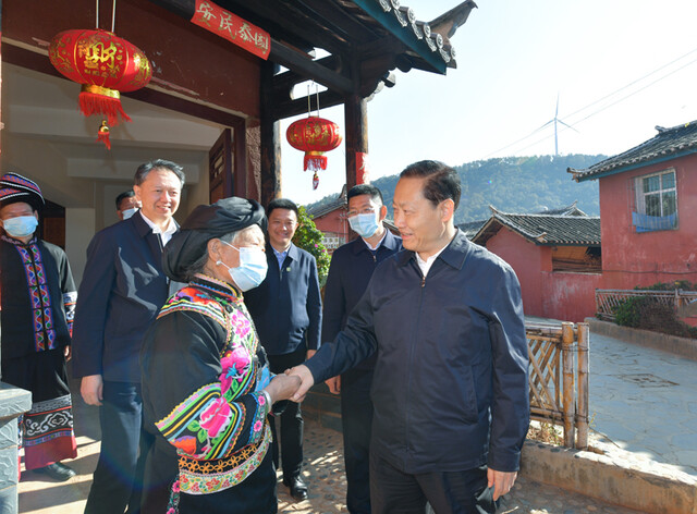 彭清华在凉山攀枝花调研时强调 
推动党的十九届六中全会精神学习贯彻走深走实 
集中精力抓发展确保今年收好口明年开好局「相关图片」