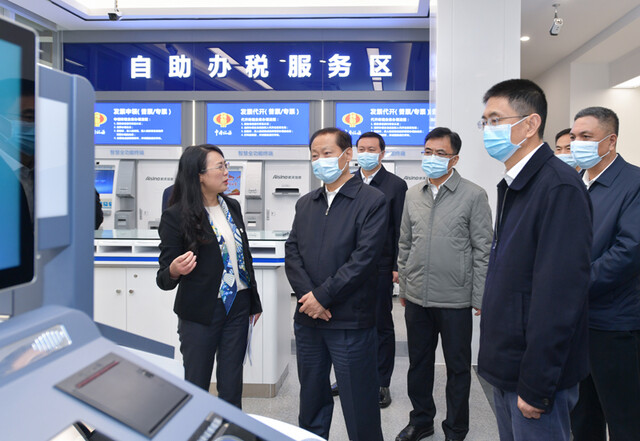 彭清华在达州广安调研时强调 
扎实抓好《成渝地区双城经济圈建设规划纲要》学习宣传贯彻 
集中精力打好年底收官战 确保“十四五”实现良好开局「相关图片」