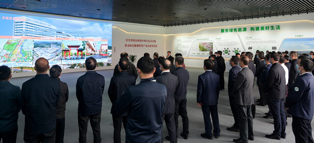 彭清华在全省项目投资工作暨“十四五”规划重大工程项目建设推进现场会上强调 
以时不我待的精神状态抓实抓细项目投资工作 
为全省经济持续健康发展提供坚实支撑 
黄强田向利出席「相关图片」