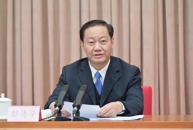 彭清华在省委农村工作会议上强调 
始终胸怀“国之大者”做深做细做实“三农”工作 
确保农业稳产增产农民稳步增收农村稳定安宁 
黄强主持会议「相关图片」