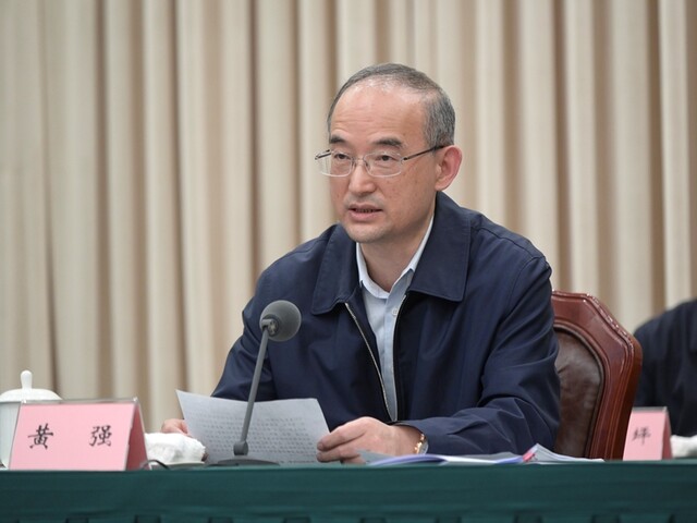 彭清华在全省项目投资工作暨“十四五”规划重大工程项目建设推进现场会上强调 
以时不我待的精神状态抓实抓细项目投资工作 
为全省经济持续健康发展提供坚实支撑 
黄强田向利出席「相关图片」