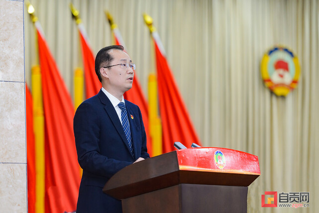 刘忠明同志作政协工作报告