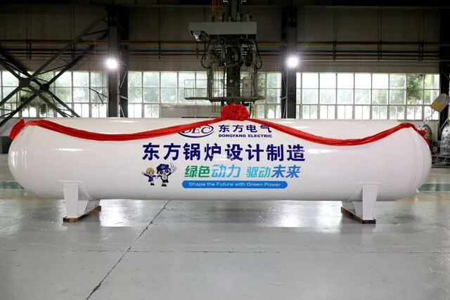 10.省内首台（套）东方锅炉45兆帕5立方米固定式储氢罐.jpg