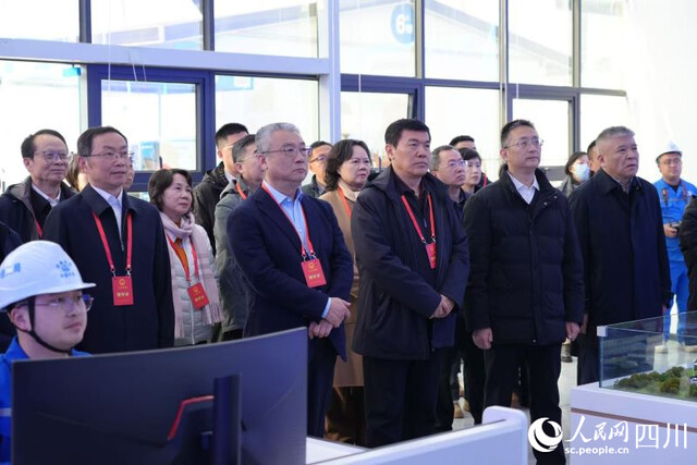 视察现场。人民网记者  李平摄