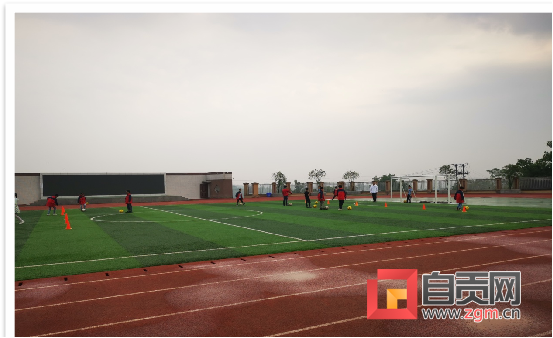 （校队的早间常规训练）