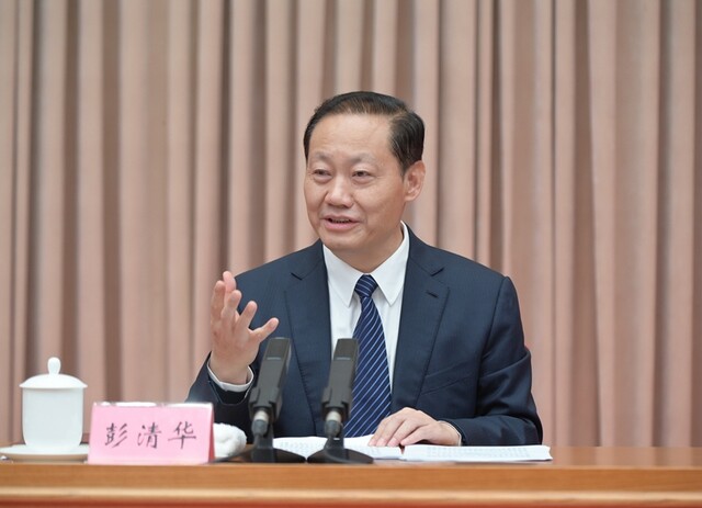 彭清华在省委人才工作会议上强调 
以更有效举措更完善制度更广阔舞台聚才用才 
加快建设具有全国影响力的创新人才聚集高地和科技创新中心 
黄强柯尊平出席「相关图片」
